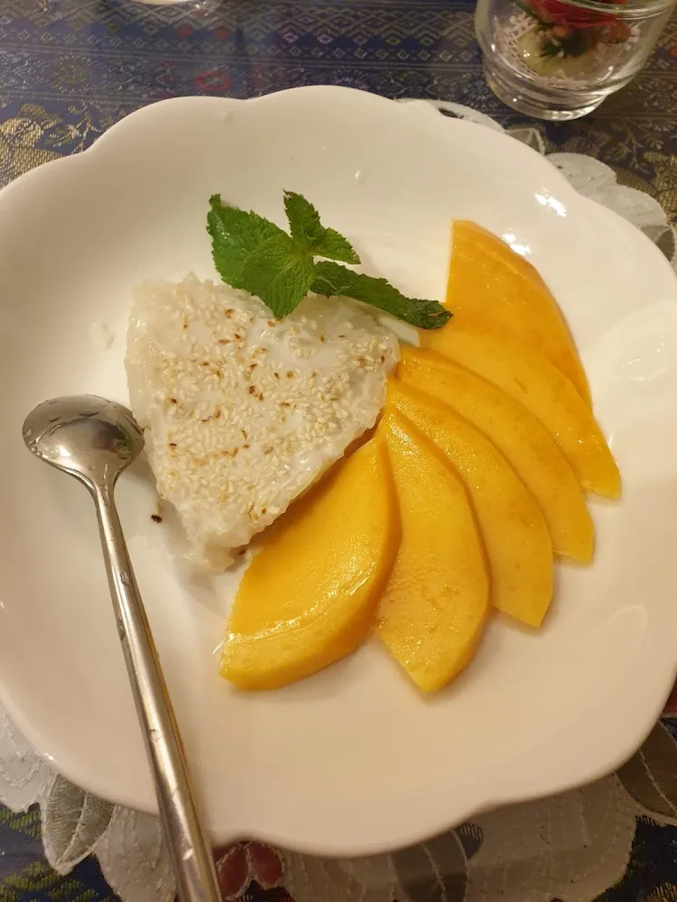 Riz Gluant Au Lait de Coco Et Mangue